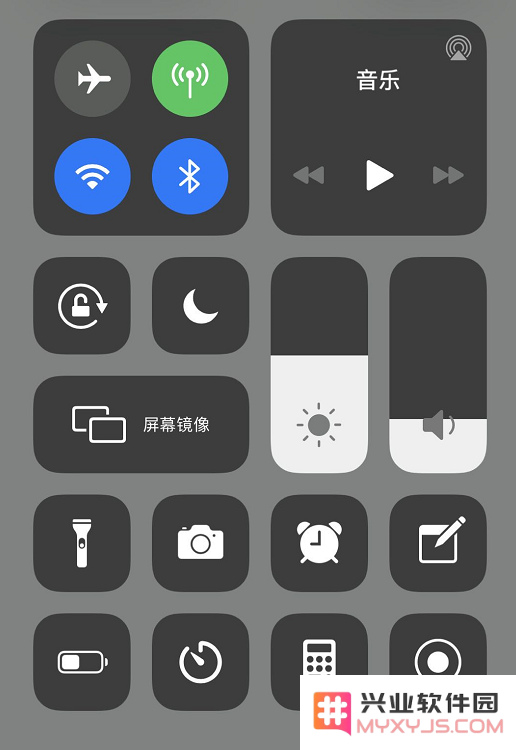 如果你的 iPhone 控制中心背景显示成灰色该如何解决呢？