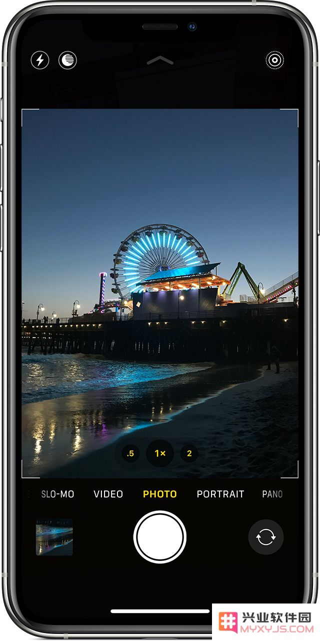 iPhone 11 如何为实况照片添加效果并设置为墙纸？