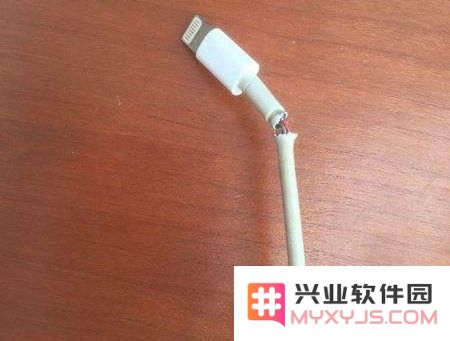 iPhone 充电时提示“可能不支持此配件”是什么原因？