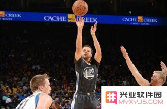 《NBA2K16》背身单打技巧及强力扣篮操作指南，如何在游戏中实现背打扣篮更具威力