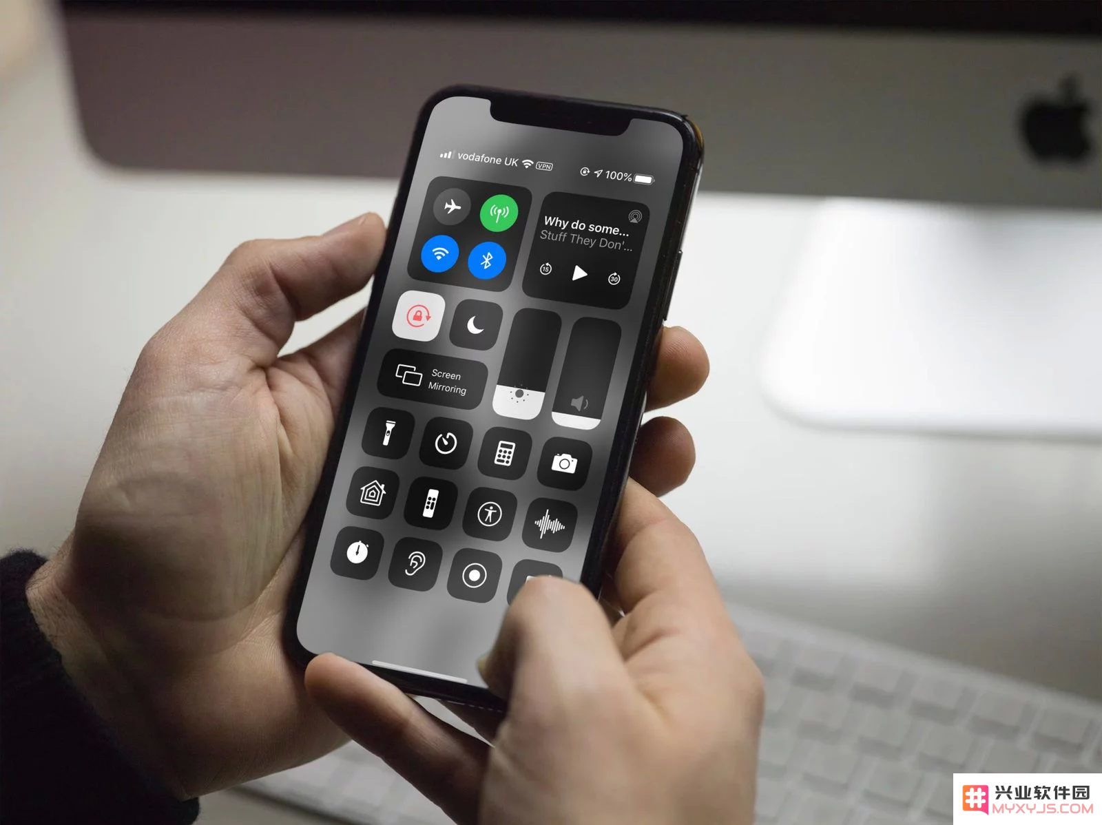 在 iPhone 和 iPad 的锁定屏幕中关闭控制中心的详细步骤和方法