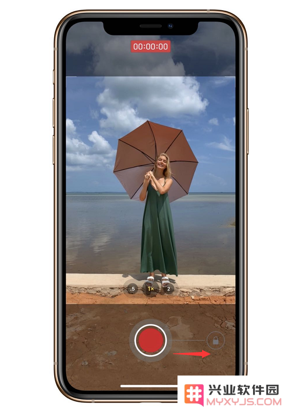 如何使用 iPhone 11 的快速录制功能？