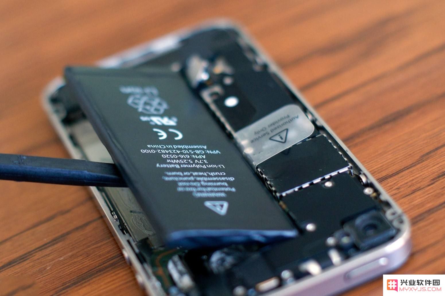 iPhone 采用不可拆卸电池的优势有哪些？
