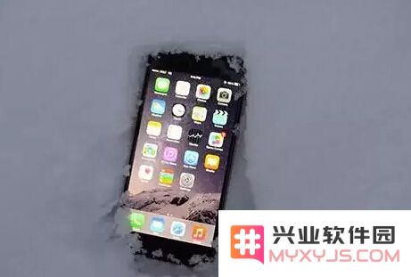导致 iPhone 出现“冻关机”现象的原因是什么？有哪些解决办法？