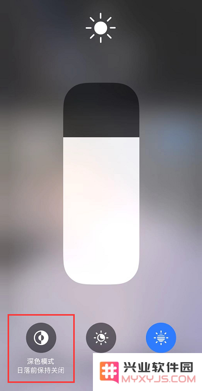 使用深色模式是否能够有效降低 iPhone 的电量消耗？