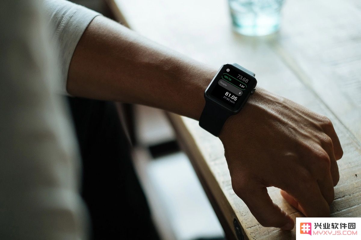 如何在 Apple Watch 上高效利用拆分账单和小费计算器功能进行日常消费管理？