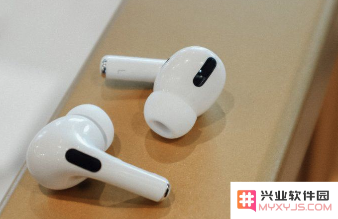 当 AirPods 意外进水后，我们该怎样处理？清洁与保养的最佳方法和建议