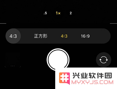iPhone 11 拍摄小技巧：打开相机中的隐藏附件栏