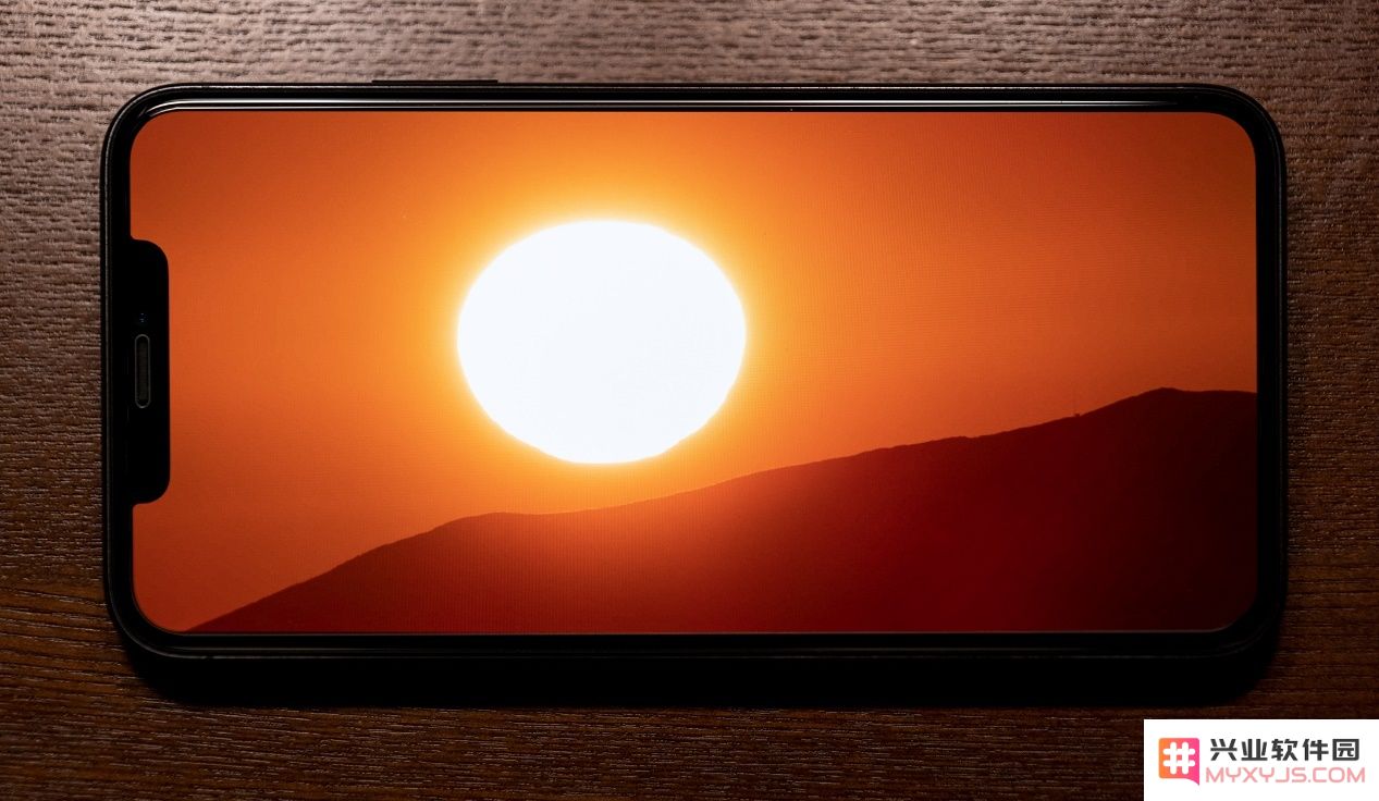 iPhone 11 Pro 的屏幕是否支持 DC 调光功能？长时间使用是否能更好地保护我们的眼睛？