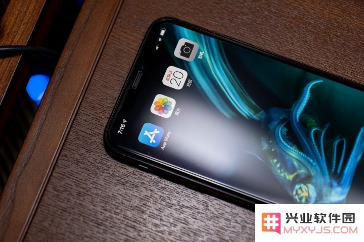 iPhone 11 Pro 的屏幕支持 DC 调光吗？长时间浏览会更保护眼睛吗？