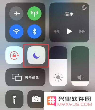 iPhone 11 无线充电会自动断开怎么办？