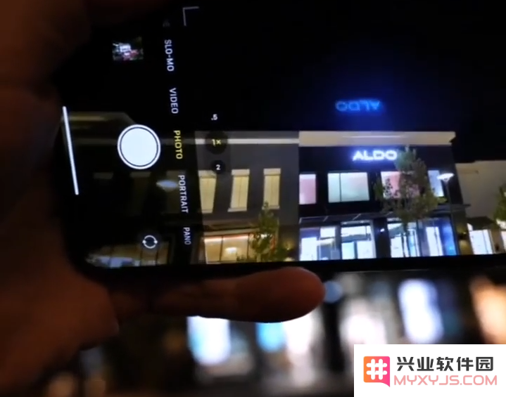 iPhone 11 夜拍时产生的「鬼影」现象是什么？是否正常？