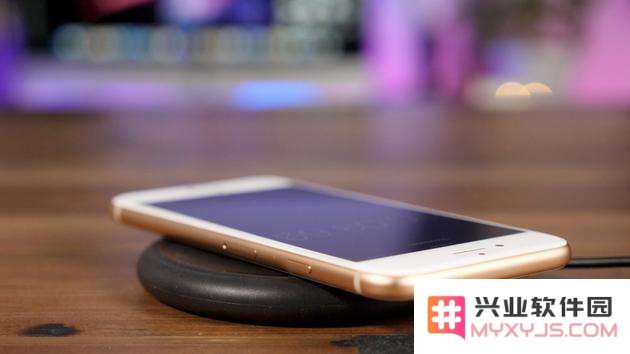 iPhone 充满电后仍然会有“闪电”标志，是否正常？