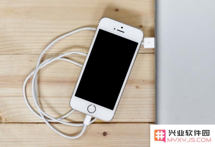 如何解决 iPhone 间歇性黑屏问题的有效方法与技巧指南