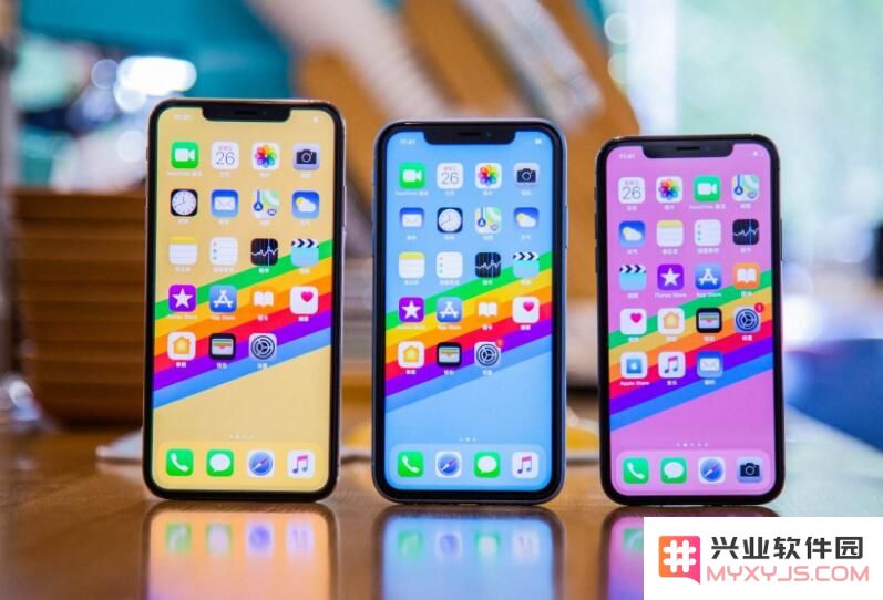 为什么用 iPhone XR 玩游戏时屏幕会自动变暗？