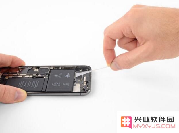 教你如何自己动手给 iPhone X 更换电池