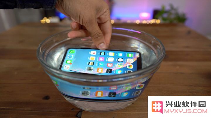 2019 年，iPhone XR 相比大多数安卓手机有哪些优势？