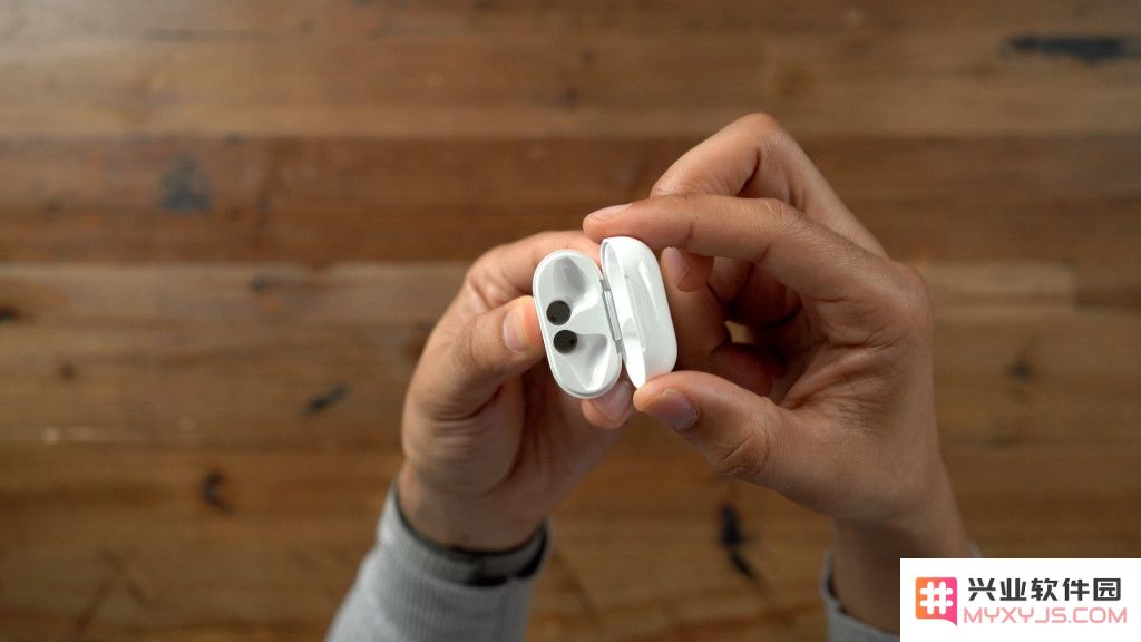 AirPods 无线充电盒值得购买吗？哪些人适合单独购买无线充电盒？