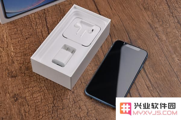 目前市场上哪款苹果iPhone的性价比最高？购买时最值得推荐的选择是什么？