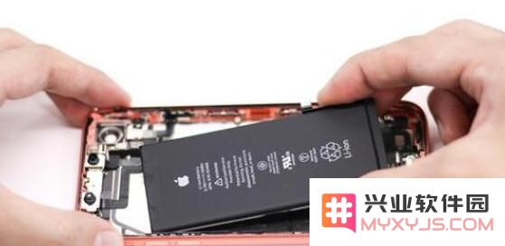 苹果 iPhone XR 为什么比 iPhone XS 等机型更厚？