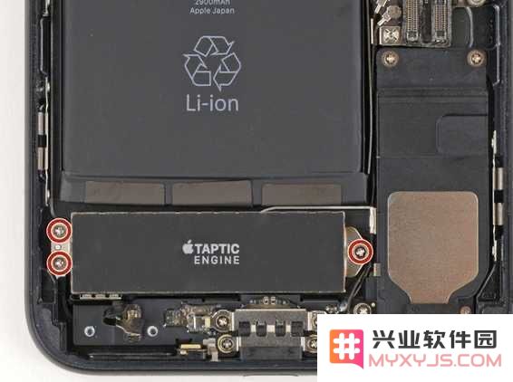 为何安卓手机虽然也配备线性马达，但其震动反馈效果却逊色于iPhone？