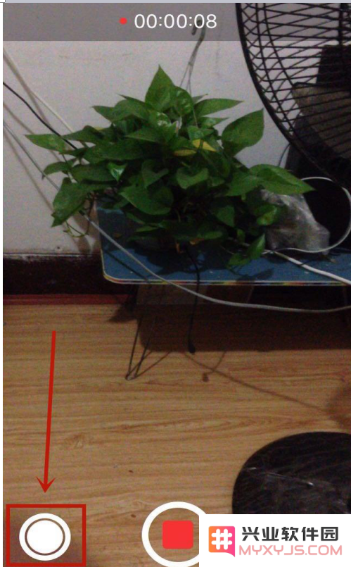 苹果iPhone手机录像时如何拍照片