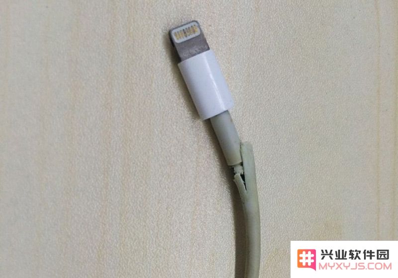 苹果数据线突然充不进电怎么办？