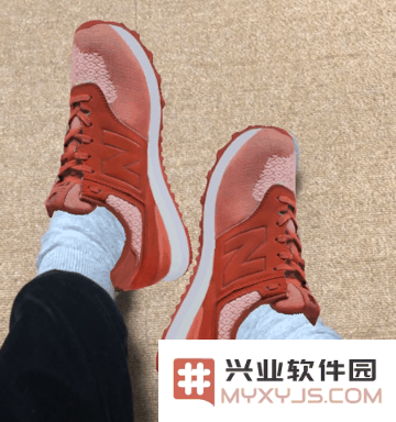 如何利用 iPhone 的 AR 技术足不出户试穿鞋子？