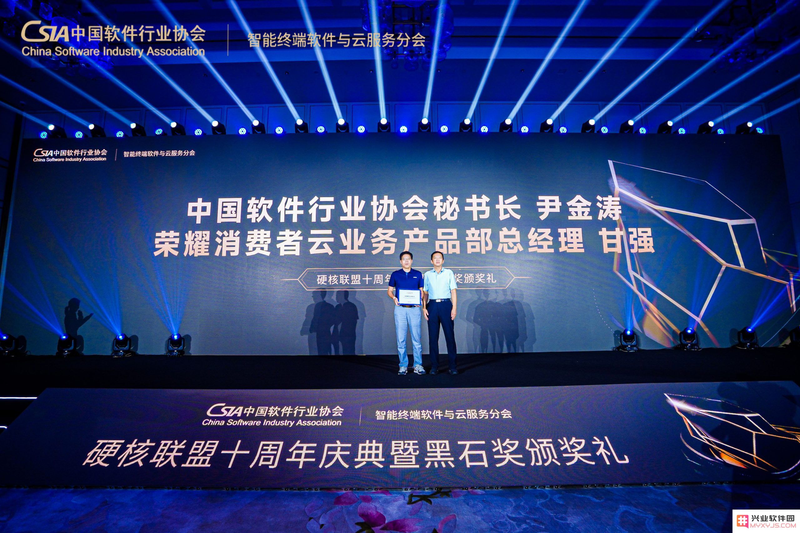 荣光加冕，共筑辉煌，2024黑石奖圆满落幕！：荣耀时刻，绚丽绽放之夜