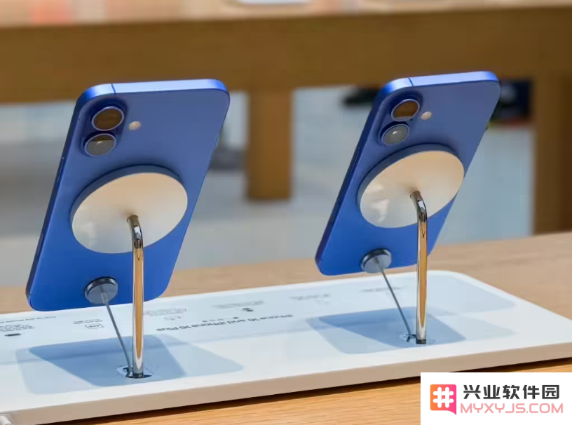 苹果零售店正解决 iPhone 17 系列展示机刮痕问题