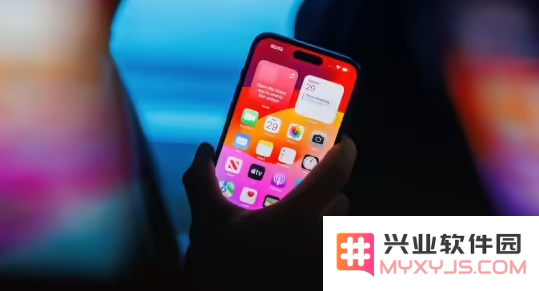 苹果或将明年下半年推折叠屏 iPhone 、iPhone 18 Pro，后年上半年推 iPhone 18